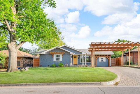Single Family Residence in Oklahoma City OK 2736 Pembroke Terrace.jpg
