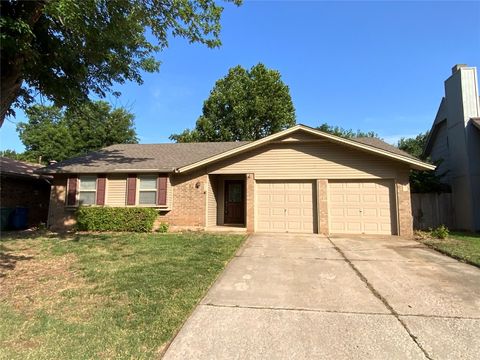 Single Family Residence in Edmond OK 705 Holly Hill Road.jpg
