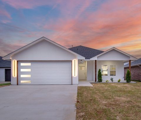 Single Family Residence in Oklahoma City OK 420 NW 114th Street.jpg