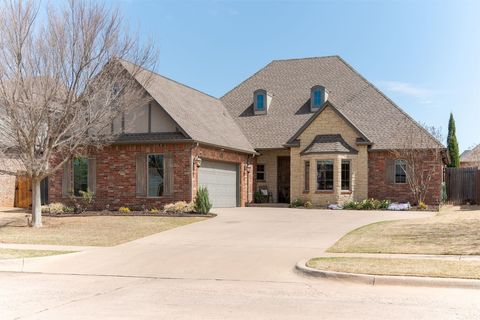 Single Family Residence in Oklahoma City OK 10314 Sunset Boulevard.jpg