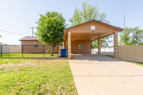 Single Family Residence in Hennessey OK 410 W 4th Street.jpg