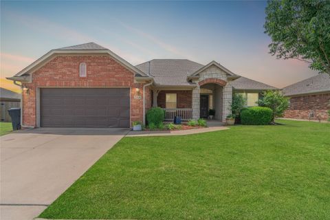 Single Family Residence in Edmond OK 2504 NW 180th Street.jpg