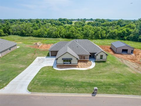 Single Family Residence in Oklahoma City OK 10124 Gentry Crossing.jpg