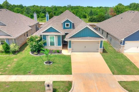 Single Family Residence in Oklahoma City OK 3909 Palisade Lane.jpg