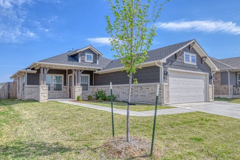 Single Family Residence in Oklahoma City OK 6813 SE 84th Street.jpg