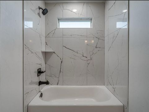 Duplex in Oklahoma City OK 1021 NE 18 Street 2.jpg