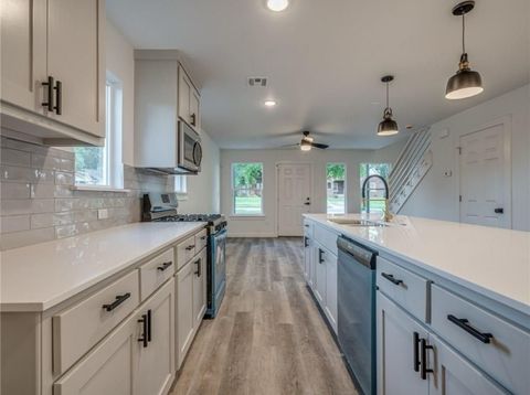 Duplex in Oklahoma City OK 1021 NE 18 Street.jpg