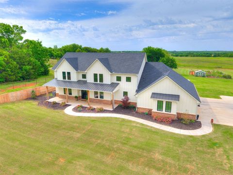 Single Family Residence in Arcadia OK 10908 E Danforth Road.jpg