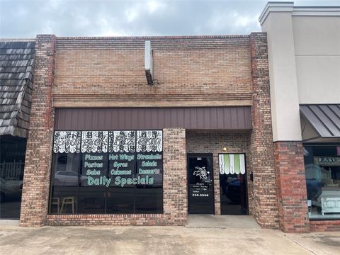  in Chandler OK 916 Manvel Avenue.jpg