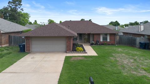 Single Family Residence in Oklahoma City OK 7825 NW 81 Street.jpg