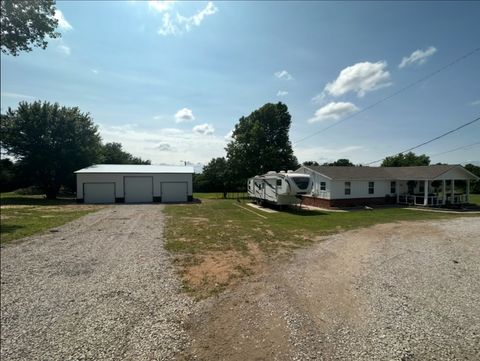 Single Family Residence in Choctaw OK 3531 N Henney Road.jpg