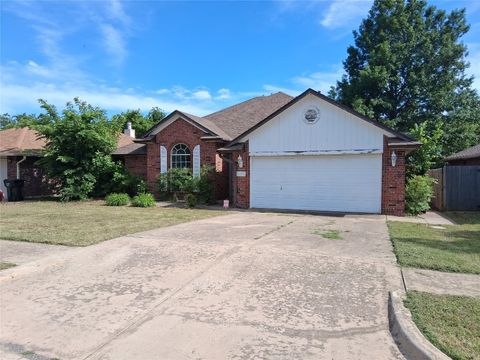 Single Family Residence in Moore OK 824 SE 38th Street.jpg