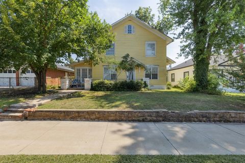 Single Family Residence in Guthrie OK 611 E Noble Avenue.jpg