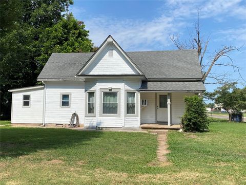 Single Family Residence in Crescent OK 323 N Maple Street.jpg