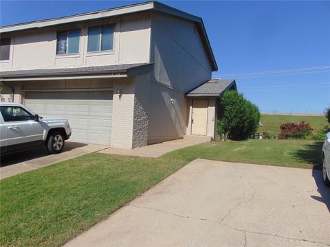 Townhouse in Oklahoma City OK 9914 Hefner Village Drive.jpg