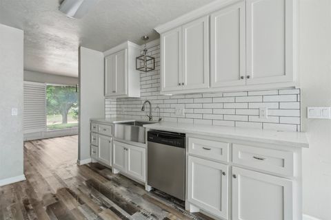 Single Family Residence in Oklahoma City OK 13609 Inverness Avenue 14.jpg