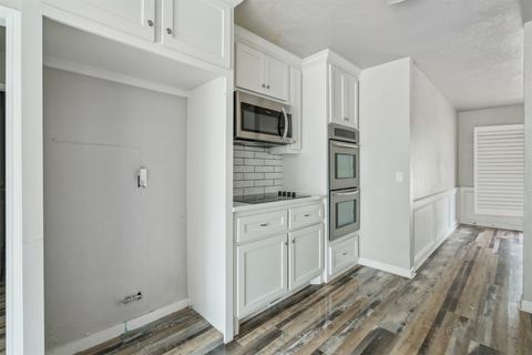 Single Family Residence in Oklahoma City OK 13609 Inverness Avenue 8.jpg