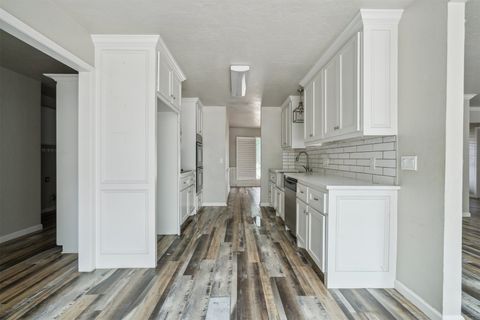 Single Family Residence in Oklahoma City OK 13609 Inverness Avenue 7.jpg