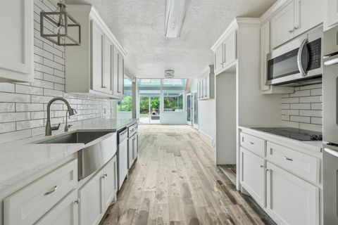 Single Family Residence in Oklahoma City OK 13609 Inverness Avenue 13.jpg