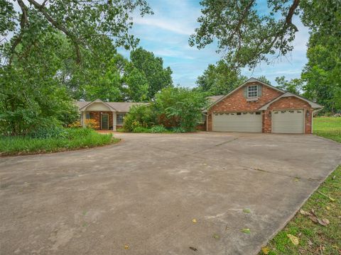 Single Family Residence in Tuttle OK 710 E Main Street.jpg