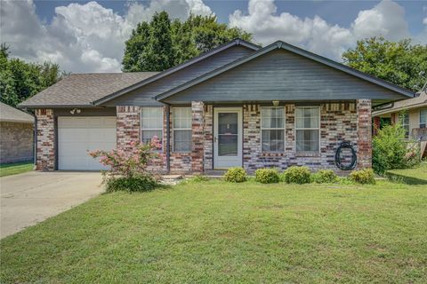 Single Family Residence in Oklahoma City OK 2013 Creekridge Drive.jpg