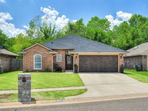 Single Family Residence in Oklahoma City OK 305 Spring Creek Road.jpg