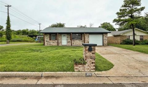 Single Family Residence in El Reno OK 324 Hal Drive.jpg