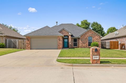 Single Family Residence in El Reno OK 2604 Kadlan Drive.jpg