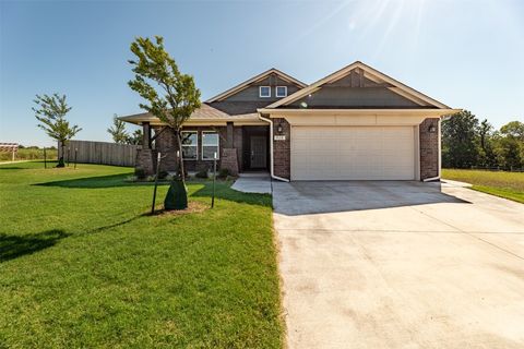 Single Family Residence in Guthrie OK 517 Prairie Drive.jpg