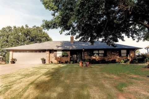 Single Family Residence in Chandler OK 405 Berry Lane.jpg