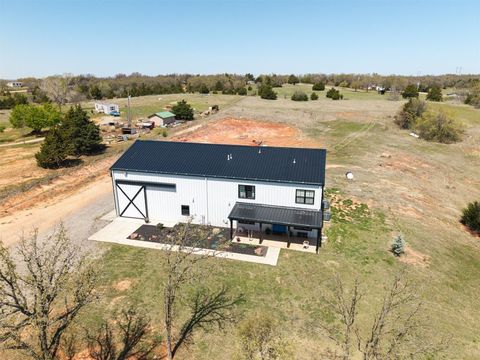 Single Family Residence in Luther OK 17521 E Coffee Creek Road.jpg