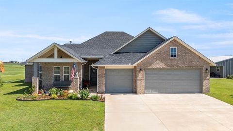 Single Family Residence in Cashion OK 29731 Jade Street.jpg