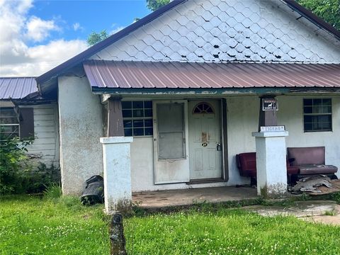 Single Family Residence in Maud OK 417 W Main Street.jpg