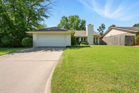 Single Family Residence in Oklahoma City OK 6608 Fawn Canyon Drive.jpg
