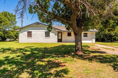 Single Family Residence in Kingfisher OK 2120 E Robberts Avenue.jpg