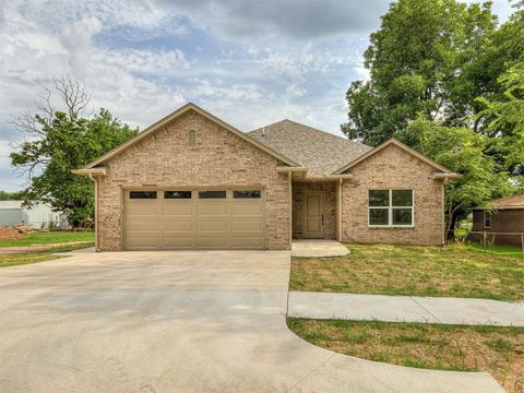 Single Family Residence in Tuttle OK 103 W Pine Street.jpg