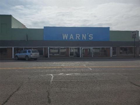 Retail in Okemah OK 507 W Broadway Street.jpg
