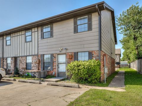 Townhouse in Oklahoma City OK 7501 S Sherwood Avenue #16.jpg