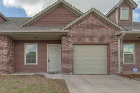 Townhouse in Oklahoma City OK 1020 SW 92nd Street.jpg