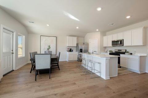 Single Family Residence in Oklahoma City OK 8412 NW 61st Street 11.jpg
