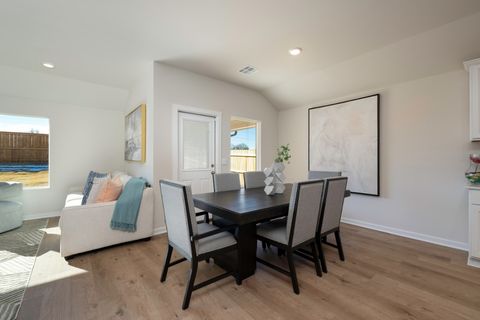 Single Family Residence in Oklahoma City OK 8412 NW 61st Street 12.jpg