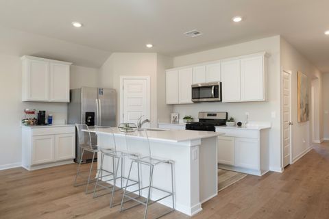 Single Family Residence in Oklahoma City OK 8412 NW 61st Street 9.jpg