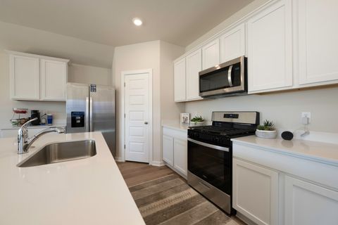 Single Family Residence in Oklahoma City OK 8412 NW 61st Street 8.jpg