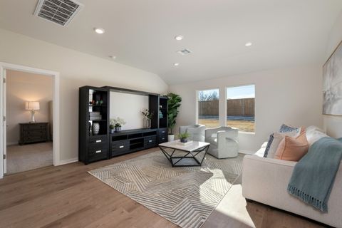 Single Family Residence in Oklahoma City OK 8412 NW 61st Street 4.jpg
