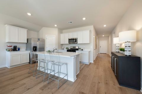 Single Family Residence in Oklahoma City OK 8412 NW 61st Street 10.jpg