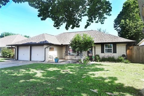 Single Family Residence in Oklahoma City OK 2401 Flair Drive.jpg