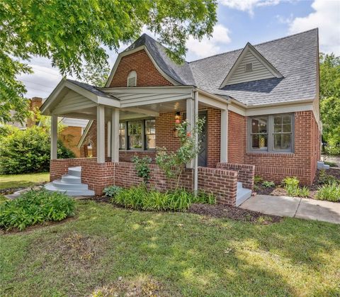 Single Family Residence in Oklahoma City OK 938 NE 21st Street.jpg