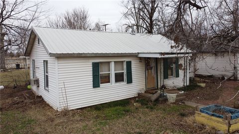 Single Family Residence in Oklahoma City OK 2141 SW 35TH Street.jpg