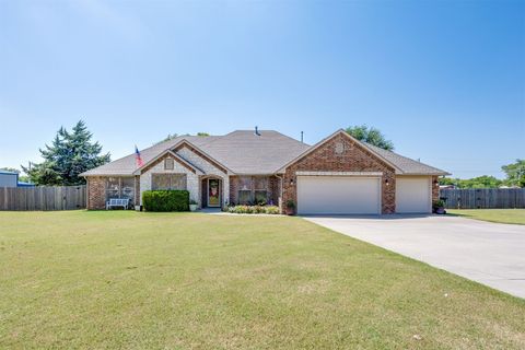 Single Family Residence in Tuttle OK 2401 County Road 1196.jpg