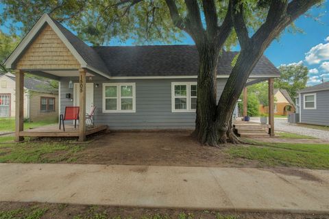 Duplex in Oklahoma City OK 1503 NW 46th Street 2.jpg